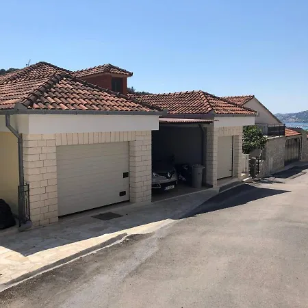 Apartment Peaceful & Sunny Trogir